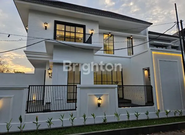 image RUMAH MEWAH MODERN STYLE, HOOK, 2 LANTAI SIAP HUNI, DOUBLE WAY,  STRATEGIS DEKAT KAMPUS UPN MERR BANDARA JUANDA (7)
