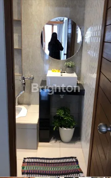 image VILLA 2 LANTAI TENGAH KOTA DENPASAR BARAT DEKAT KULINER DAN BERBAGAI JENIS BISNIS (3)