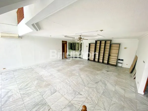 image LUXURY HOUSE KAWASAN CIPETE UTARA, JAKARTA SELATAN. ADA SWIMMING POOL. KAWASAN STRATEGIS. AKSES LANGSUNG JALAN RAYA (6)