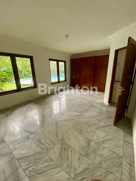 image LUXURY HOUSE KAWASAN CIPETE UTARA, JAKARTA SELATAN. ADA SWIMMING POOL. KAWASAN STRATEGIS. AKSES LANGSUNG JALAN RAYA (8)