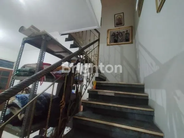 image RUMAH ASRI 2 LANTAI BANYAK TAMAN DI SIDOARJO AREA STRATEGIS (6)