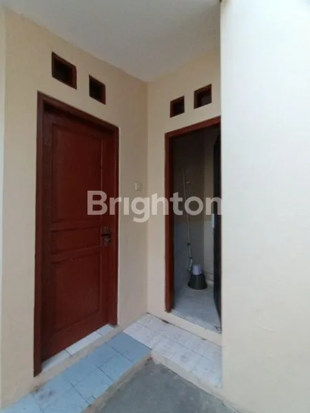 image RUMAH SEWA SIAP HUNI DEKAT MANAHAN DEKAT DENGAN FAJAR INDAH LOKASI STRATEGIS DEKAT DENGAN EXIT TOL  (3)