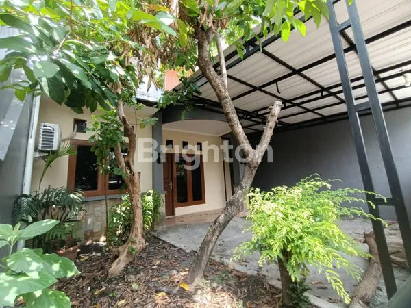 image RUMAH SEWA SIAP HUNI DEKAT MANAHAN DEKAT DENGAN FAJAR INDAH LOKASI STRATEGIS DEKAT DENGAN EXIT TOL  (1)