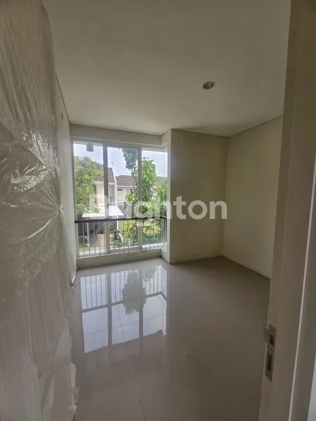 image RUMAH 2 LANTAI MODERN & MINIMALIS (7)