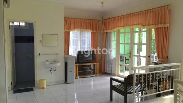 image RUMAH BESAR TERAWAT DAN ELEGAN DIBALIKPAPAN BARU (4)