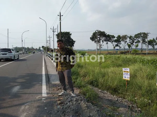 PINGGIR JALAN RAYA MOYUDAN SEDAYU, DEKAT GAMPLONG STUDIO ALAM, KE ARAH BANDARA INTERNASIONAL NIYA