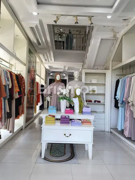 image RUKO HOOK ISTIMEWA RAYA BESAR 0 KM PARKIR LUAS (3)