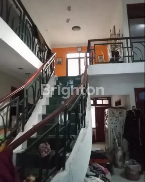 image RUMAH 2 LANTAI SIAP HUNI DI BRATANG GEDE (2)