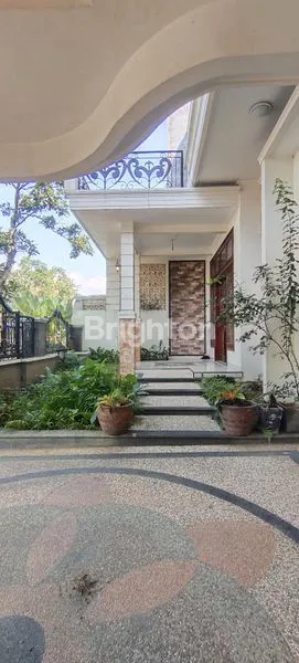 image RUMAH DISEWAKAN 2 LANTAI FULL FURNISH DI ARAYA MALANG (1)