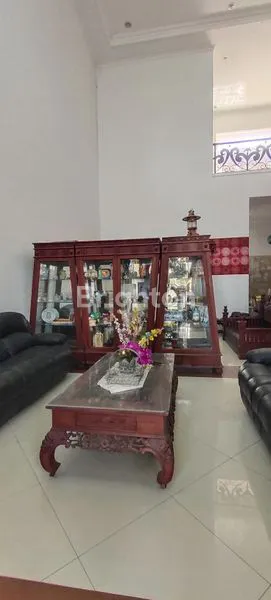 image RUMAH DISEWAKAN 2 LANTAI FULL FURNISH DI ARAYA MALANG (2)