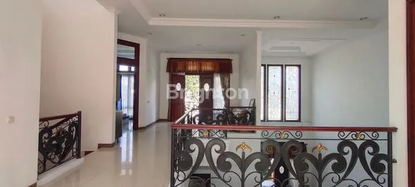 image RUMAH DISEWAKAN 2 LANTAI FULL FURNISH DI ARAYA MALANG (7)