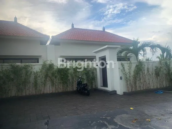 image VILLA 1 LANTAI 2 KAMAR FULL FURNISH DENGAN PRIVAT POOL, VIEW SAWAH, LUAS TANAH 2.5 ARE DI KEDIRI TABANAN (2)