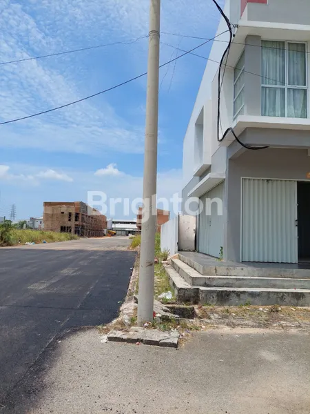 image RUKO 2 LANTAI DI DREAMLAND SQUARE SIAP HUNI (3)