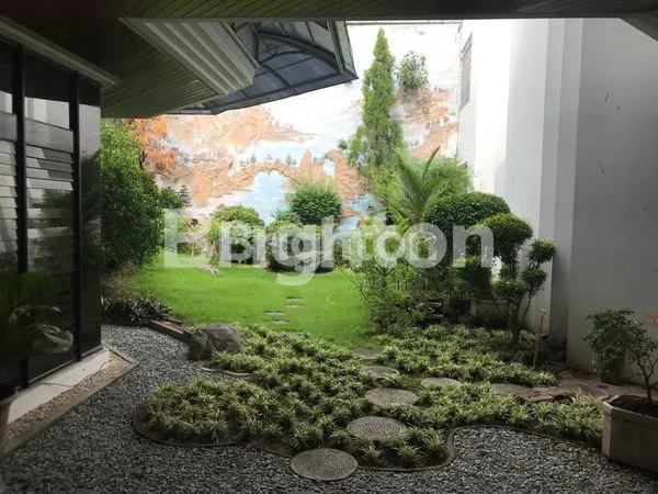 image TURUN HARGA 4M!! RAYA DHARMAHUSADA INDAH / RAYA MERR, PERSIS DEPAN GALAXY MALL 2, SUPER STRATEGIS, BISA UNTUK KOMERSIAL, BANGUNAN LAMA TERAWAT MEWAH KHAS OKL (2)