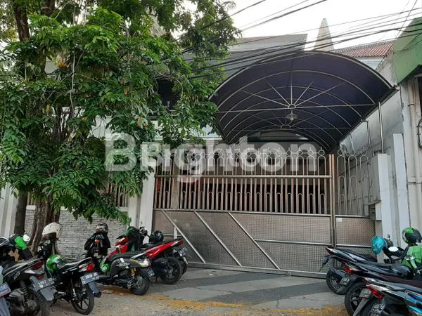 image TURUN HARGA 4M!! RAYA DHARMAHUSADA INDAH / RAYA MERR, PERSIS DEPAN GALAXY MALL 2, SUPER STRATEGIS, BISA UNTUK KOMERSIAL, BANGUNAN LAMA TERAWAT MEWAH KHAS OKL (1)