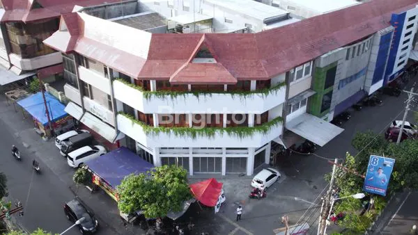 PASAR KLIWON - RUKO HOOK TIGA LANTAI SANGAT BAGUS TERAWAT DAN STRATEGIS TENGAH KOTA SIAP PAKAI