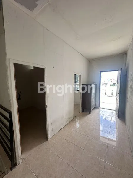 image RUKO 3 LANTAI + ROOFTOP ROW 2 MOBIL COCOK UNTUK KOST DI JELAMBAR (2)