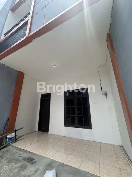 image RUKO 3 LANTAI + ROOFTOP ROW 2 MOBIL COCOK UNTUK KOST DI JELAMBAR (5)