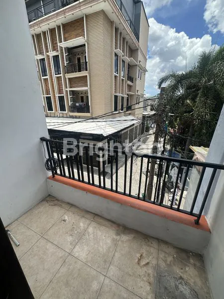 image RUKO 3 LANTAI + ROOFTOP ROW 2 MOBIL COCOK UNTUK KOST DI JELAMBAR (8)