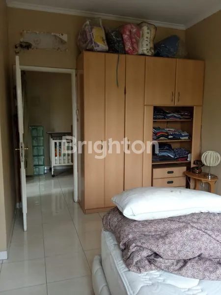 image RUMAH HARGA DEKATI NJOP, TERAWAT, MENARIK!!!MERUYA UTARA, KEMBANGAN, JAKARTA BARAT. LOKASI PINGGIR JALAN 3 MOBIL, LOKASI STRATEGIS (8)