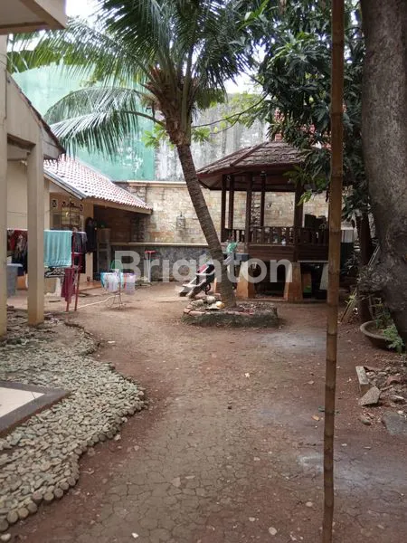 image RUMAH HARGA DEKATI NJOP, TERAWAT, MENARIK!!!MERUYA UTARA, KEMBANGAN, JAKARTA BARAT. LOKASI PINGGIR JALAN 3 MOBIL, LOKASI STRATEGIS (4)