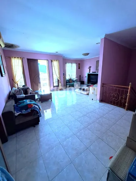 image RUMAH SIAP HUNI 2 LANTAI BANGUNAN TERAWAT DI KELAPA GADING JAKARTA UTARA (4)