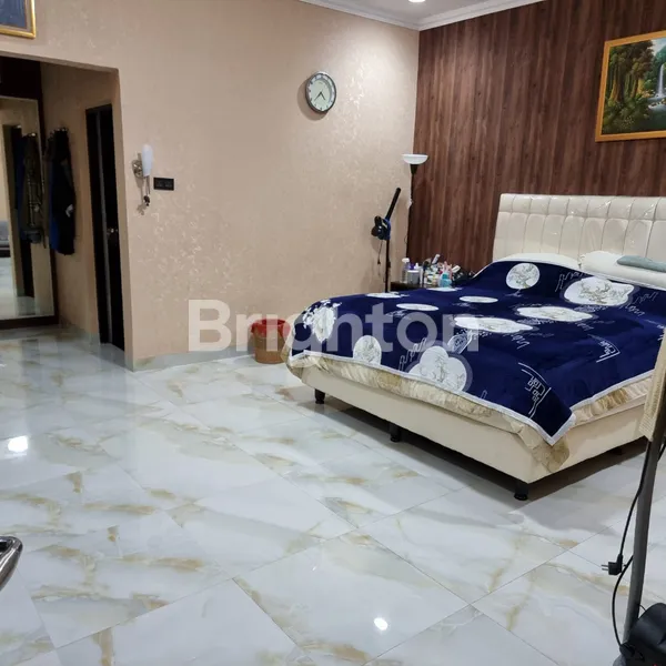 image RUMAH 3 LANTAI SEMI FURNISHED DI CLUSTER MADRID MODERNLAND (2)