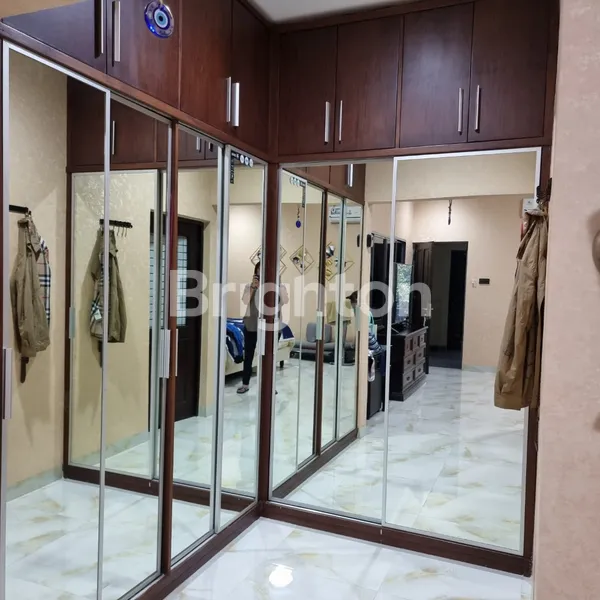 image RUMAH 3 LANTAI SEMI FURNISHED DI CLUSTER MADRID MODERNLAND (3)