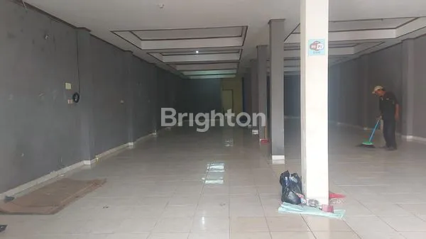 RUKO BESAR SIAP HUNI DENGAN LOKASI