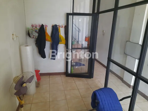 image RUMAH 3,5 LANTAI ROW JALAN 1 MOBIL DI JELAMBAR GROGOL JAKARTA BARAT (2)