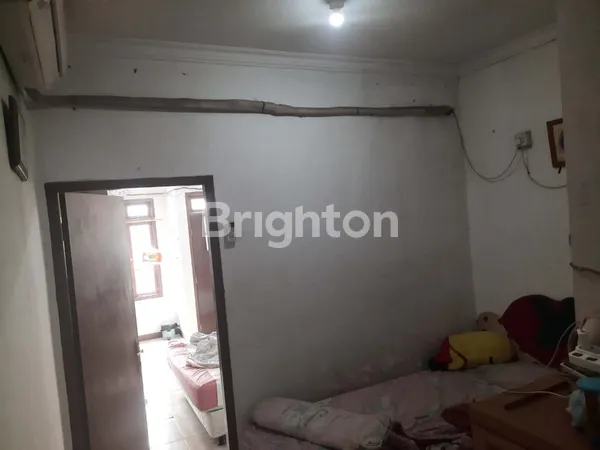 image RUMAH 3,5 LANTAI ROW JALAN 1 MOBIL DI JELAMBAR GROGOL JAKARTA BARAT (7)