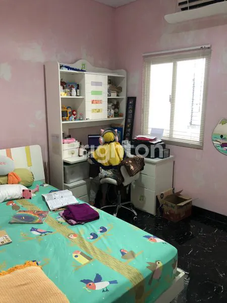 image RUMAH MEWAH 2 LANTAI  MEDITERANIA REGENCY  JATIBENING KOTA  BEKASI (4)