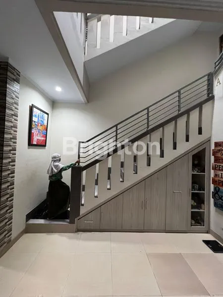 image RUMAH MEWAH 2 LANTAI  MEDITERANIA REGENCY  JATIBENING KOTA  BEKASI (8)