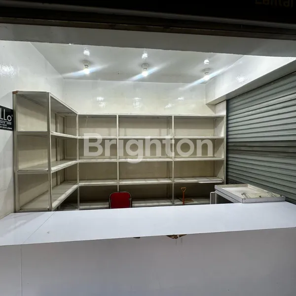 STAND DI PASAR KAPASAN HADAP JALAN RAYA LUAS 2X3M