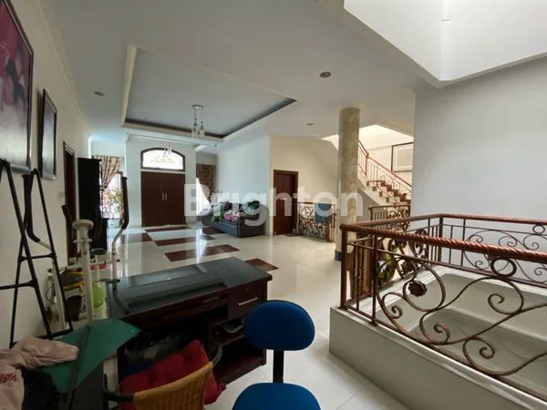 image RUMAH MEWAH DI KAVLING POLRI JELAMBAR (5)