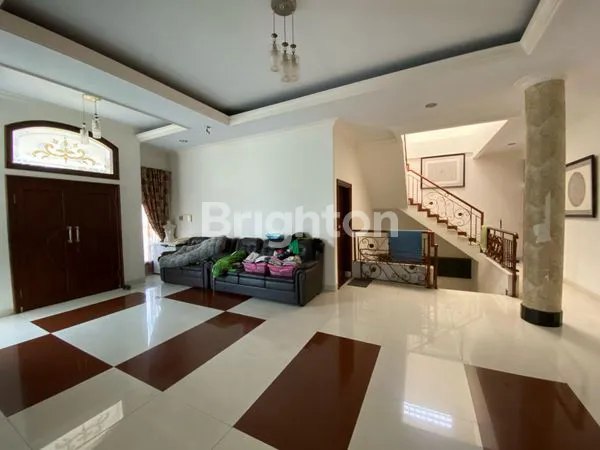 image RUMAH MEWAH DI KAVLING POLRI JELAMBAR (6)