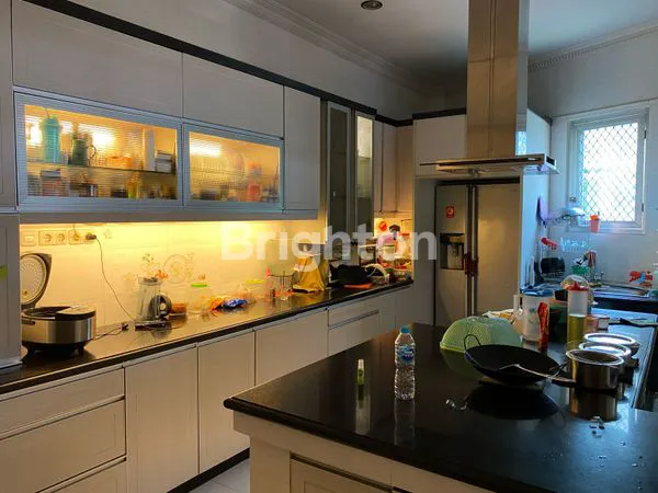 image RUMAH MEWAH DI KAVLING POLRI JELAMBAR (1)