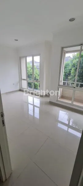 image RUMAH SIAP HUNI DI CLUSTER EDISON GADING SERPONG (3)
