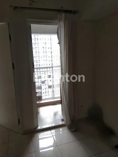 image HOT RENT APARTEMEN SUMMARECON TOWER AZOLLA LANTAI TENGAH 3 BED ROOM VIEW POOL LOKASI CORNER SEMI FURNISH   (1)