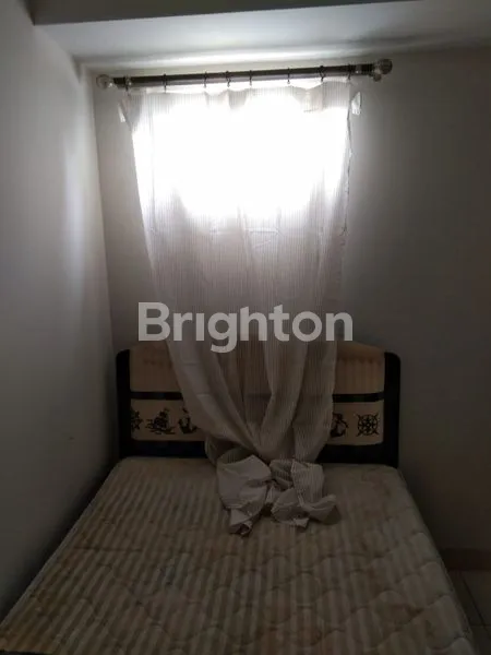 image HOT RENT APARTEMEN SUMMARECON TOWER AZOLLA LANTAI TENGAH 3 BED ROOM VIEW POOL LOKASI CORNER SEMI FURNISH   (2)