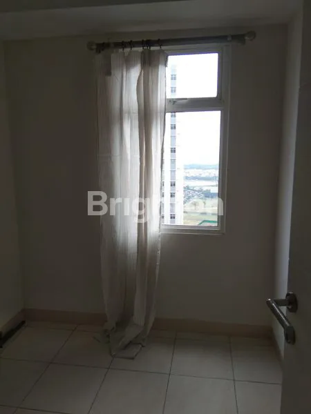 image HOT RENT APARTEMEN SUMMARECON TOWER AZOLLA LANTAI TENGAH 3 BED ROOM VIEW POOL LOKASI CORNER SEMI FURNISH   (4)