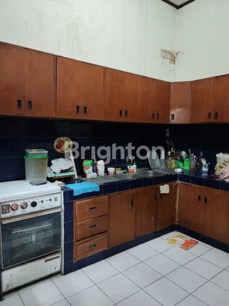 image RUMAH STRATEGIS TENGAH KOTA GRESIK TANAH LUAS TEMBUS RUMAH BELAKANG (5)