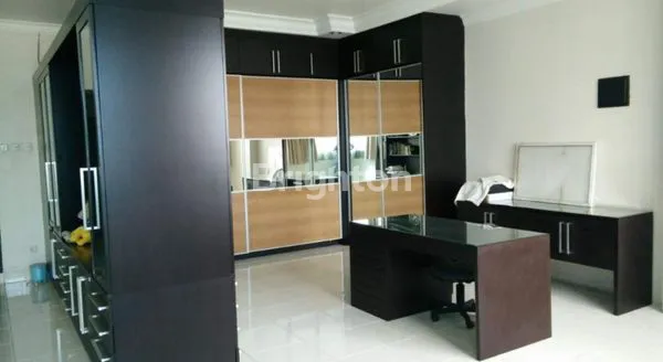 image RUMAH EMPAT SETENGAH LANTAI EXCLUSIVE KEADILAN JAKARTA BARAT (4)