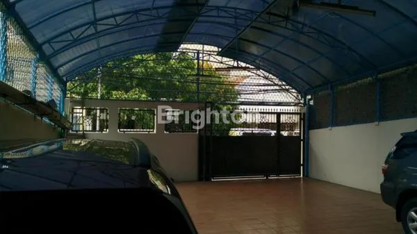 image RUMAH EMPAT SETENGAH LANTAI EXCLUSIVE KEADILAN JAKARTA BARAT (1)