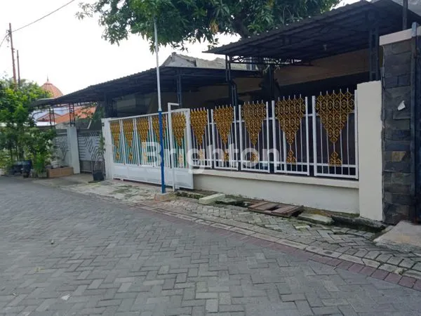 image RUMAH STRATEGIS DI TENGAH KOTA GRESIK (1)