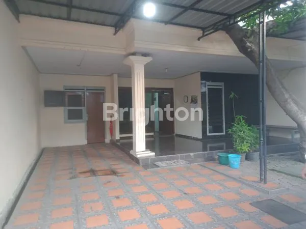 image RUMAH STRATEGIS DI TENGAH KOTA GRESIK (2)