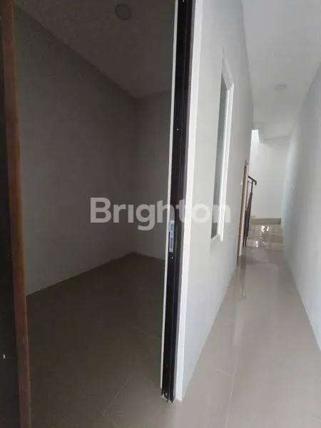 image DIJUAL RUMAH BARU DURI KEPA 3 LANTAI JAKARTA BARAT (4)