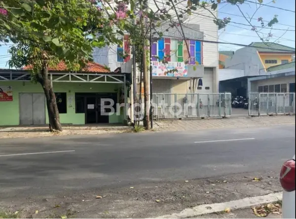 image DIJUAL RUMAH RAYA MANYAR LOKASI STRATEGIS ROW JALAN LEBAR (1)