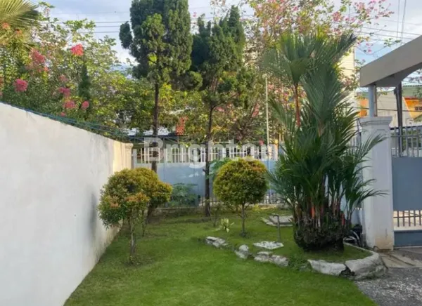 image DIJUAL RUMAH RAYA MANYAR LOKASI STRATEGIS ROW JALAN LEBAR (3)