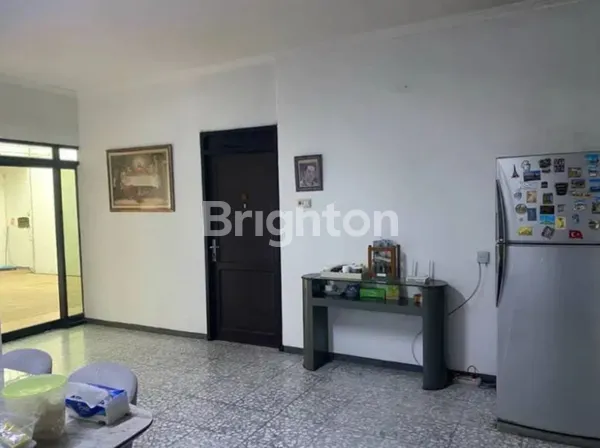 image DIJUAL RUMAH RAYA MANYAR LOKASI STRATEGIS ROW JALAN LEBAR (7)